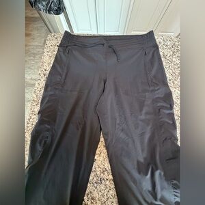 Athleta cropped pants